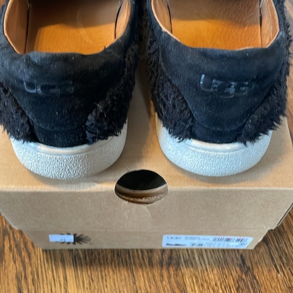 Fun comfy UGG Ricci, black slip-on sneakers. Fuzzy on the outside. Size 7 1/2. - Picture 3 of 7